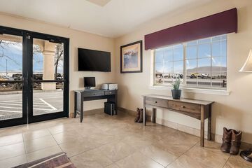 Business Center 32 of 32