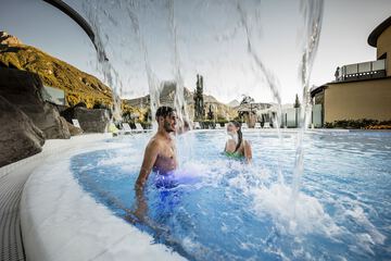 Pool waterfall