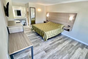 Brentwood Inn & Suites