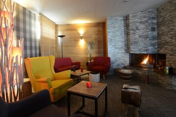 Lobby lounge