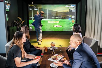 Indoor golf driving range