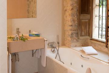 Jetted tub