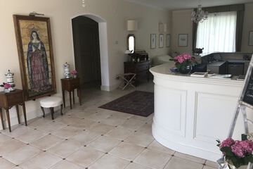 Concierge desk