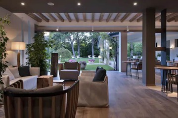 Poolside bar
