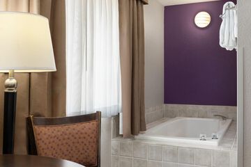 Jetted tub