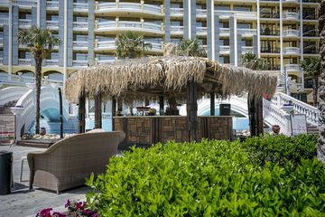 Poolside bar