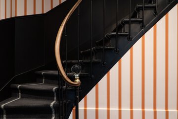 Handrails in stairways