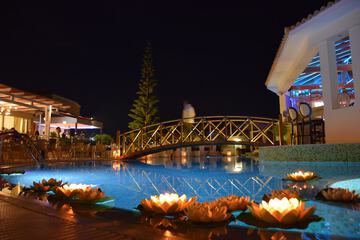 Indoor/outdoor pool