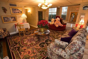 Lobby lounge