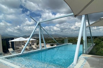 Indoor/outdoor pool