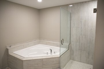 Jetted tub