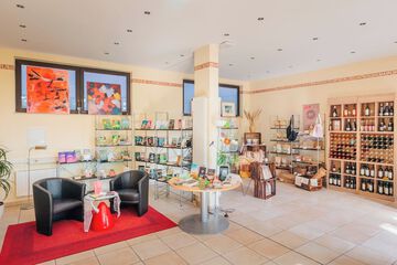 Shopping mall