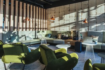 Lobby lounge