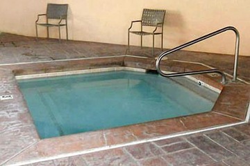 Indoor spa tub