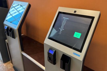 Check-in/check-out kiosk