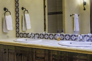 Bathroom sink