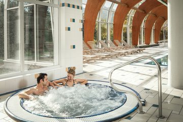 Indoor spa tub