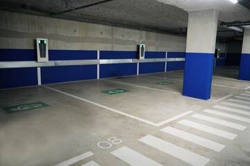 Electric vehicle charging station