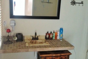 Bathroom sink
