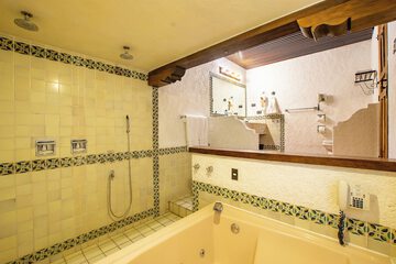 Private spa tub