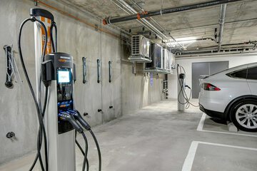 Electric vehicle charging station
