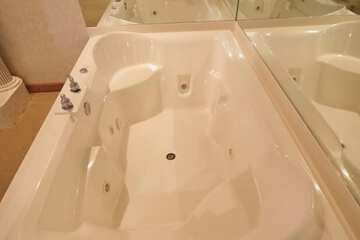 Jetted tub