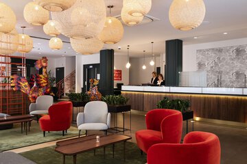 Lobby lounge