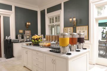Breakfast area