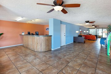 Americana Inn & Suites