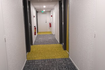 Handrails in hallways
