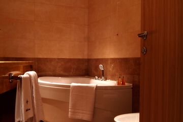 Jetted tub