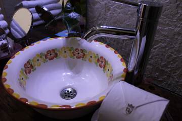 Bathroom sink