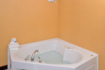 Private spa tub