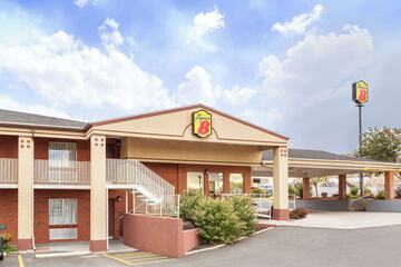 Super 8 by Wyndham Salina / Scenic Hills Area