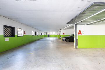 Electric vehicle charging station