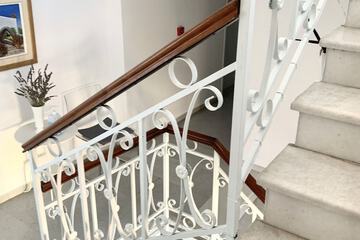 Handrails in stairways