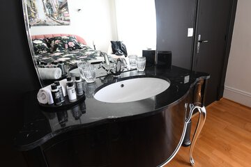 Bathroom sink