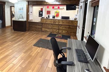 Business Center 29 of 29