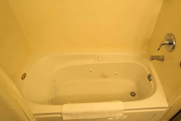 Jetted tub