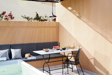 Private spa tub