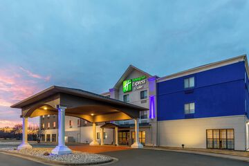 Holiday Inn Express & Suites Lonoke by IHG