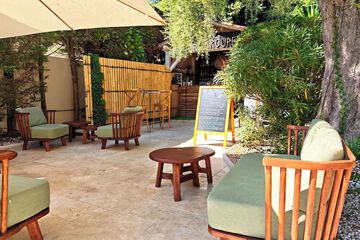 Poolside bar