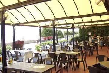 Food court