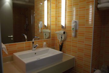 Bathroom sink