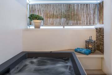 Private spa tub