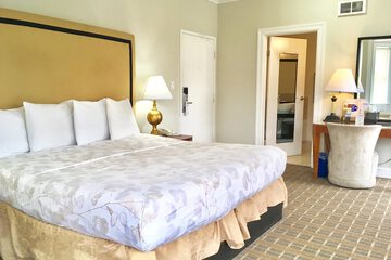 Room 9 of 39