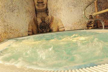 Indoor spa tub