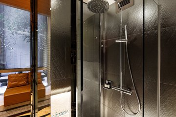 Bathroom shower