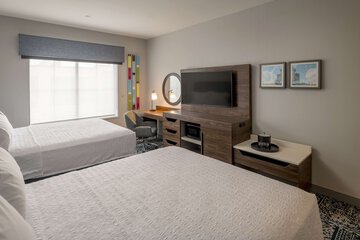 Room 8 of 33