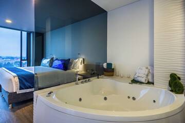 Private spa tub